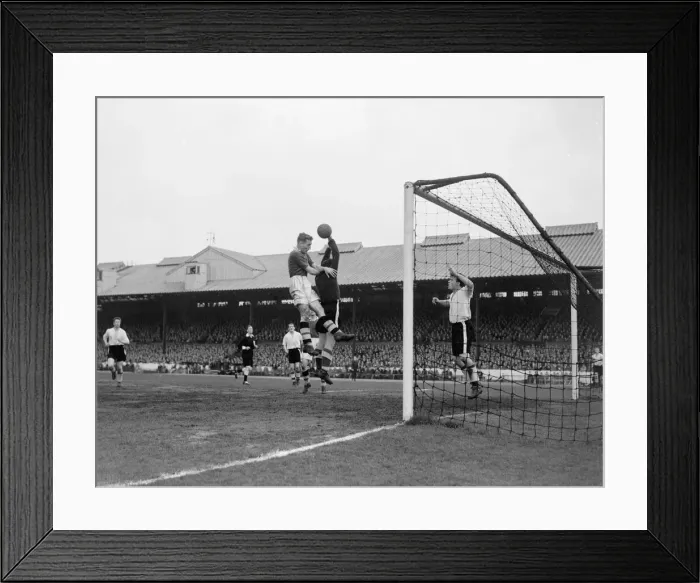Framed Print : English League Division One match at Stamford Bridge. Chelsea 3 v Sheffield Framed Print : English League Division One match at Stamford Bridge. Chelsea 3 v Sheffield