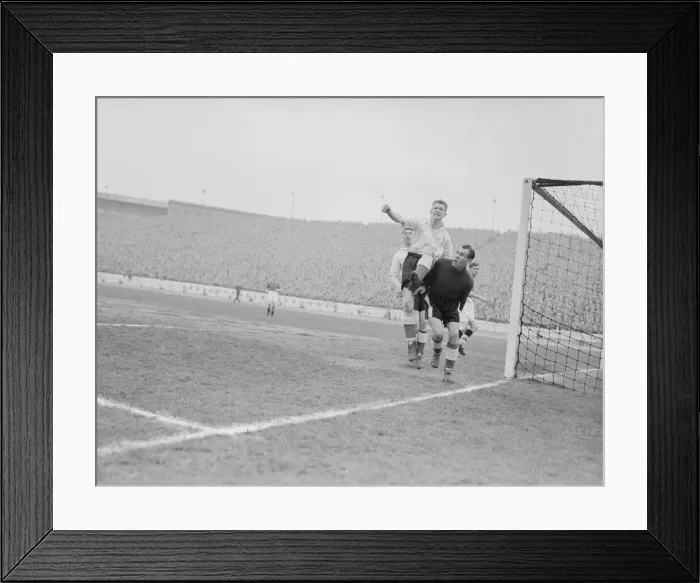Framed Print : Chelsea v Sheffield Wednesday Division One 1954 / 55 Season Framed Print : Chelsea v Sheffield Wednesday Division One 1954 / 55 Season