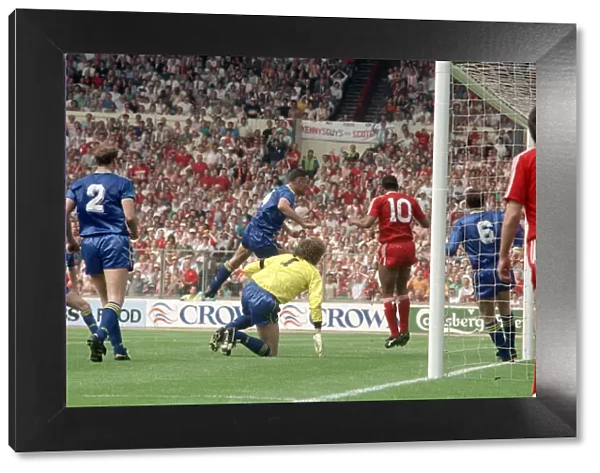 FA Cup Final 1988. Liverpool 0 v. Wimbledon 1. Vinnie Jones in front of