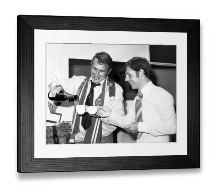 Framed Print : Alan Dicks, Bristol City manager (left) and Gordon Milne
