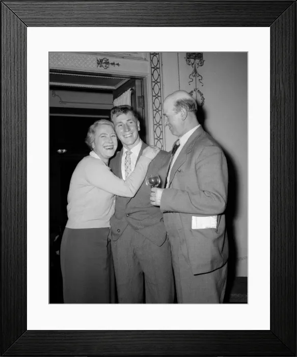Framed Print : Manchester United celebrate at the Midland Hotel in Manchester after winning their FA Cup Framed Print : Manchester United celebrate at the Midland Hotel in Manchester after winning their FA Cup