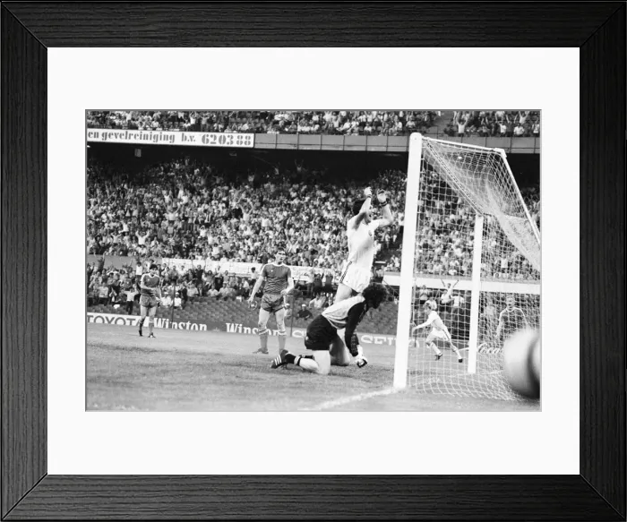 Framed Print : European Cup Final at De Kuip Staium in Rotterdam. Aston Villa 1 v Bayern Munich 0
