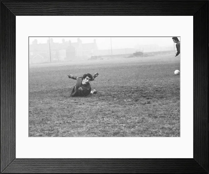 Framed Print : Peter Shilton, Tony Waddingtons record signing reported to Stoke FC ground for Framed Print : Peter Shilton, Tony Waddingtons record signing reported to Stoke FC ground for