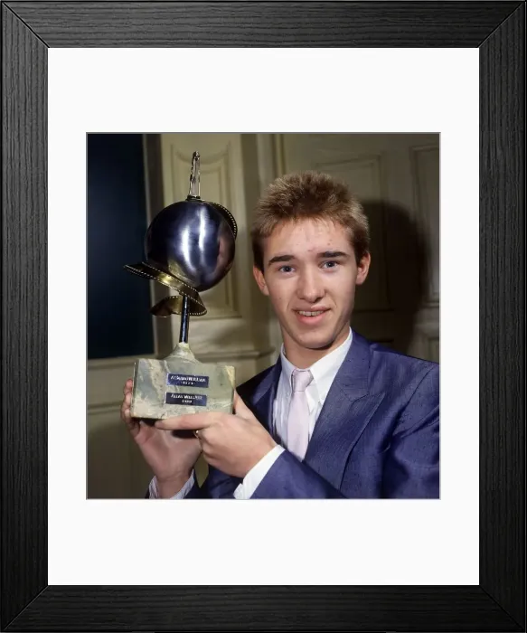 Framed Print : Stephen Hendry holding trophy December 1987