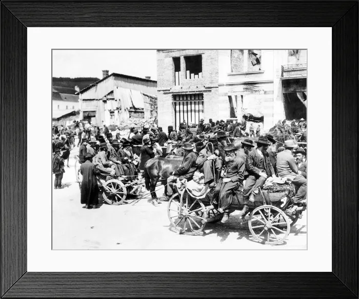 Framed Print : World War One - Polish refugees travel on any available means of transport as they flee Framed Print : World War One - Polish refugees travel on any available means of transport as they flee