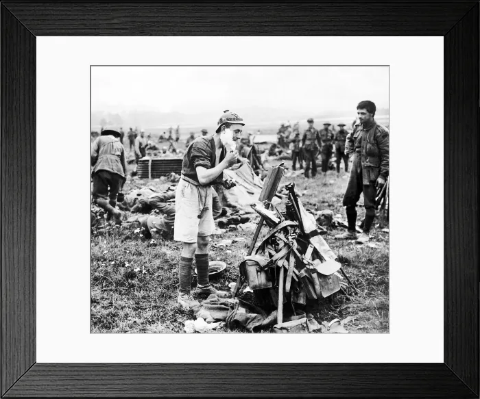 Framed Print : Anzac shaving off three days growth in 1916