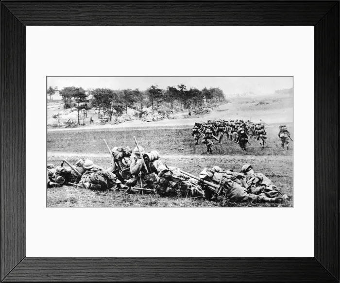 Framed Print : World War One - A detatchment of the French army move forward as they advance on enemy Framed Print : World War One - A detatchment of the French army move forward as they advance on enemy