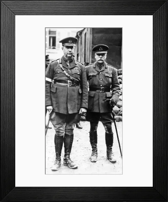 Framed Print : Commander-in-Chief Earl Haig (R) visits Canadian troops Circa 1915