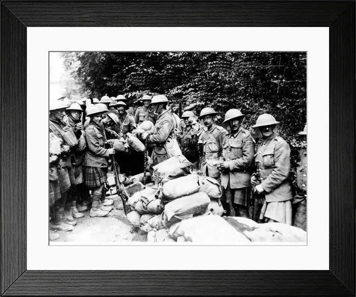 Framed Print : World War One - The Black Watch August 1918, distributing packs amongst the men after Framed Print : World War One - The Black Watch August 1918, distributing packs amongst the men after