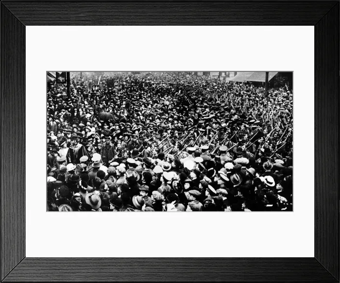 Framed Print : The British Expeditionary Force leaving for the Front in 1914 Britain declared war