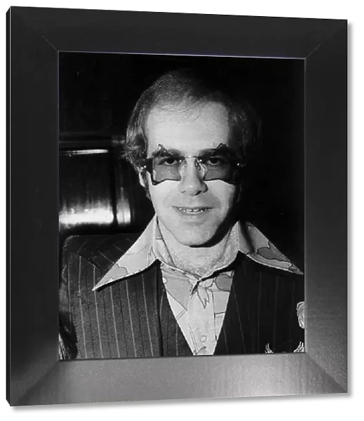 Elton John superstar Janaury 1976