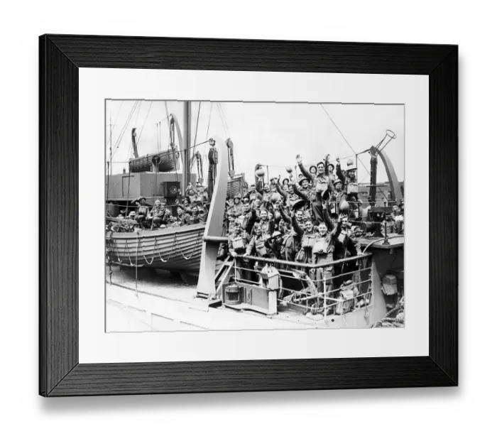 Framed Print : British Soldiers smiling and waving on board a troop ship as they sail to join Framed Print : British Soldiers smiling and waving on board a troop ship as they sail to join