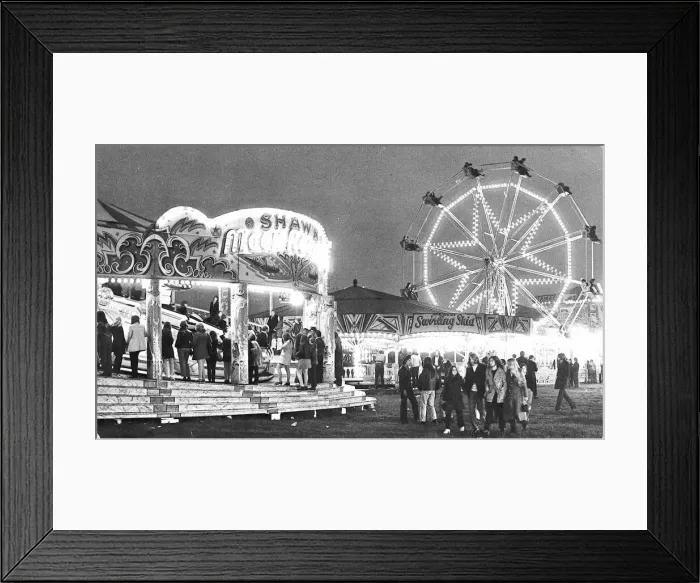 Framed Print : The crowds at the Hoppings in 1971 are now thinning out as the evening starts drawing to Framed Print : The crowds at the Hoppings in 1971 are now thinning out as the evening starts drawing to