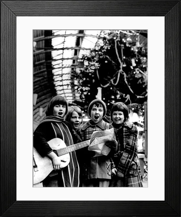 Framed Print : The platforms are alive with the sound of music - as the Tynerail Festival of Music 75 Framed Print : The platforms are alive with the sound of music - as the Tynerail Festival of Music 75