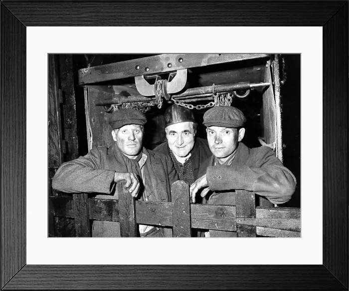 Framed Print : Frankie Clough, left, actor Leslie Sands, centre, and Bebby Bell on the set of Escape Framed Print : Frankie Clough, left, actor Leslie Sands, centre, and Bebby Bell on the set of Escape