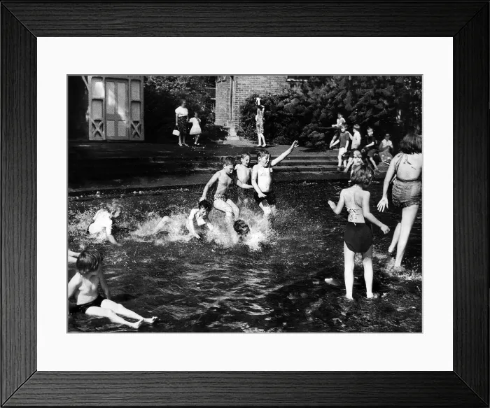 Framed Print : The ever popular childrens pool in Newcastles Brandling Park is crowded as boys Framed Print : The ever popular childrens pool in Newcastles Brandling Park is crowded as boys