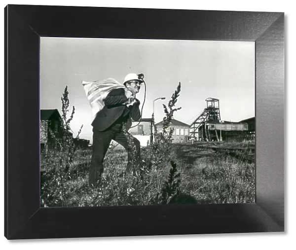 Pitman Wilf Barnes takes the last bag of coal from Burradon Colliery November 1975