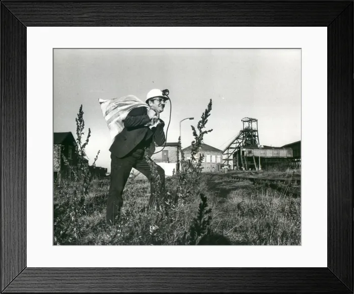 Framed Print : Pitman Wilf Barnes takes the last bag of coal from Burradon Colliery November 1975