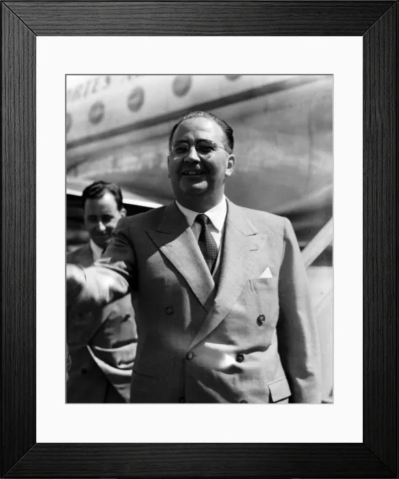 Framed Print : Suez Crisis 1956 The Portuguese delegate to the Suez Conference arrives at London Framed Print : Suez Crisis 1956 The Portuguese delegate to the Suez Conference arrives at London