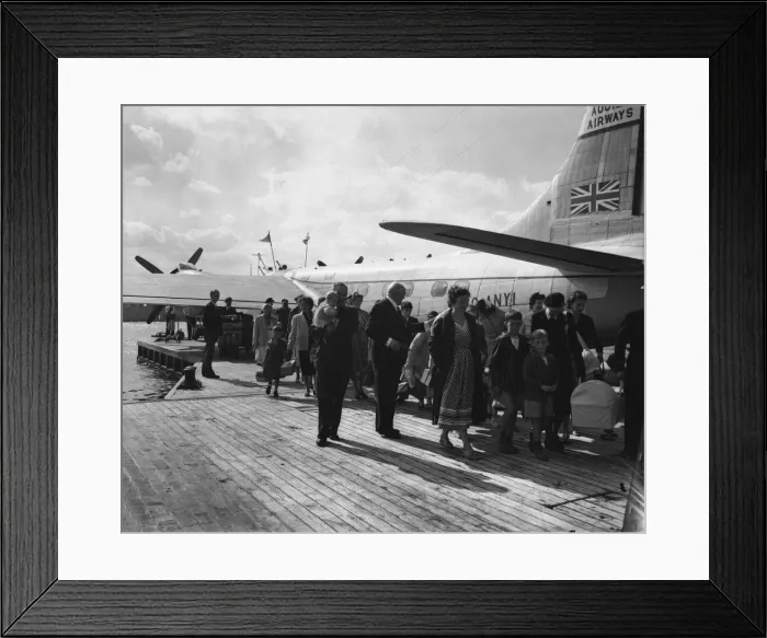Framed Print : Suez Crisis 1956 British civillians evacuated from Egypt arrive at Southampton by