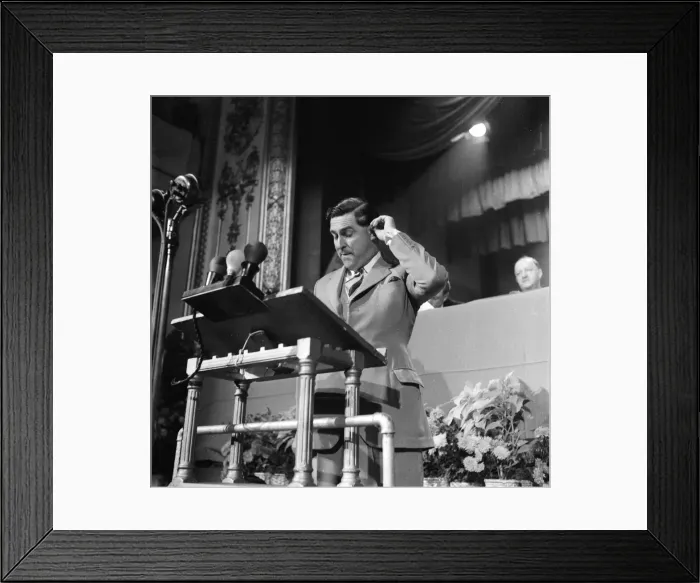 Framed Print : Suez Crisis 1956 William Yates speaking against the governments policy on Suez Framed Print : Suez Crisis 1956 William Yates speaking against the governments policy on Suez