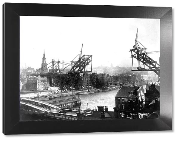 The Tyne Bridge under construction. c. 1928