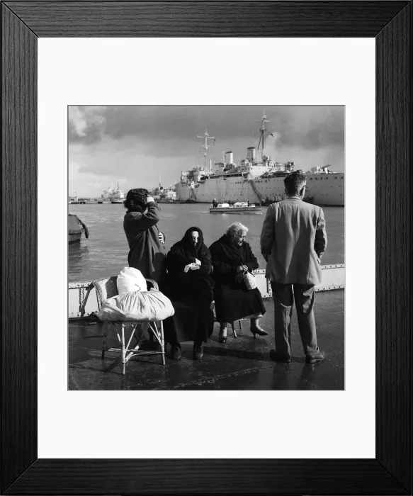 Framed Print : Suez Crisis 1956 British civilians, principally Maltese Framed Print : Suez Crisis 1956 British civilians, principally Maltese