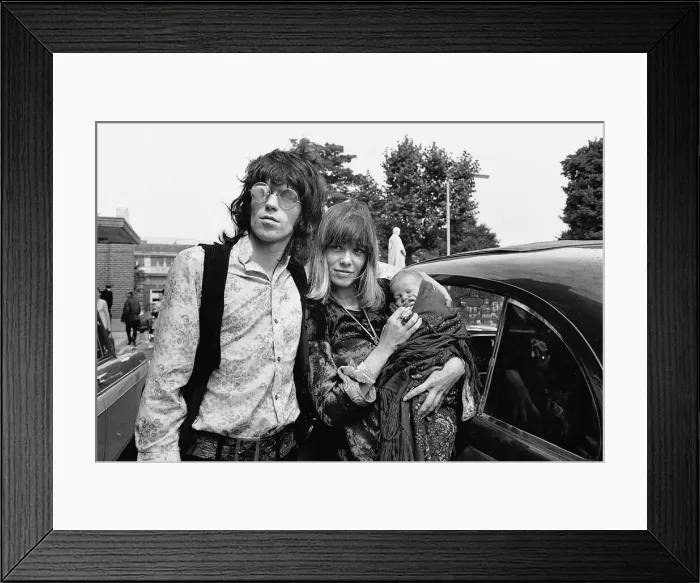 Framed Print : Keith Richard of the Rolling Stones at Kings College Hospital on 18th August 1969 to Framed Print : Keith Richard of the Rolling Stones at Kings College Hospital on 18th August 1969 to