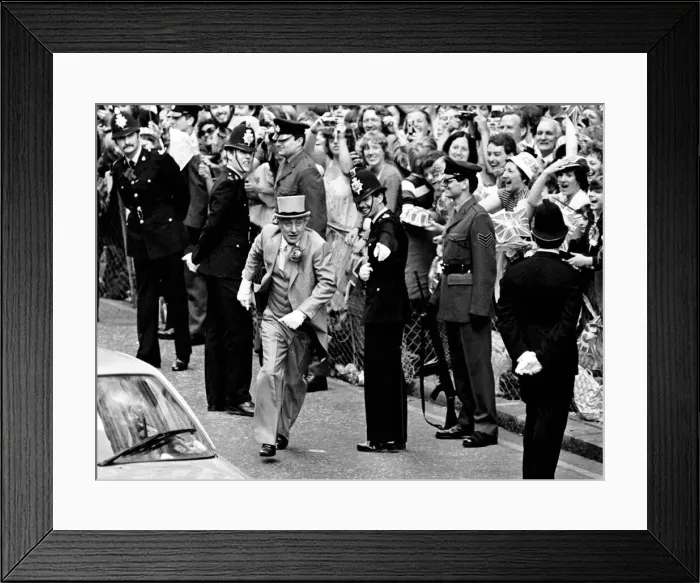 Framed Print : Get me St Pauls on time!... Comedian Spike Milligan has to run along the road to attend Framed Print : Get me St Pauls on time!... Comedian Spike Milligan has to run along the road to attend