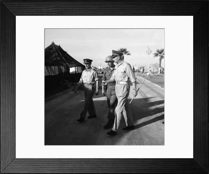 Framed Print : Suez Crisis 1956 General Sir Hugh Stockwell chats to members of the United Nations Framed Print : Suez Crisis 1956 General Sir Hugh Stockwell chats to members of the United Nations