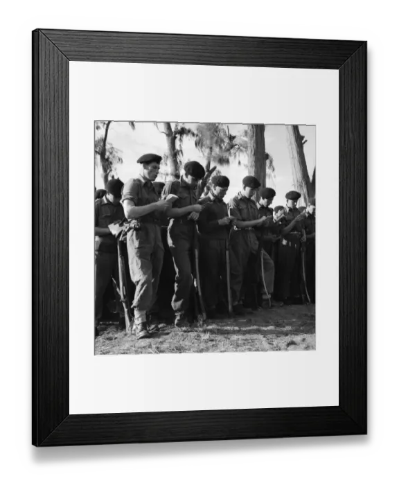 Framed Print : Suez Crisis 1956 Soldiers of the York and Lancaster Regiment B