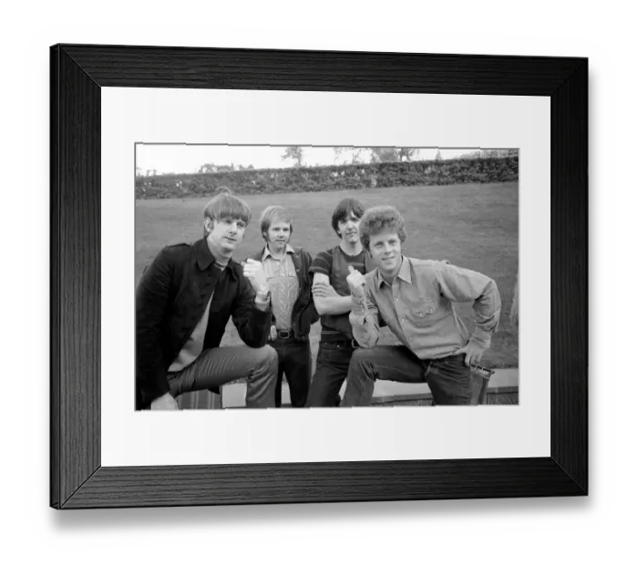 Framed Print : The new-look Byrds return to Britain after 3 years. l to r- Roger McGuinn
