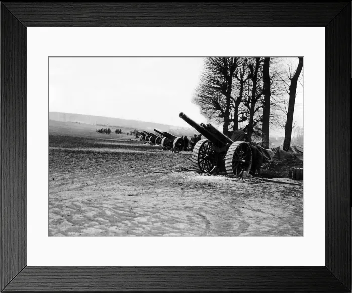 Framed Print : British guns line up ready for the final push into Germany during World War One. 1918