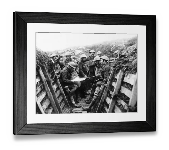 Framed Print : Soldiers from the Kings Liverpool Regiment listening to the news being read out as