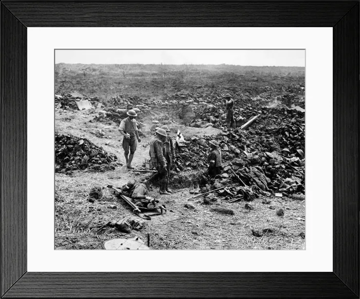 Framed Print : Army dressing station at Messines Ridge with British troops tending to the wounded 1917 Framed Print : Army dressing station at Messines Ridge with British troops tending to the wounded 1917