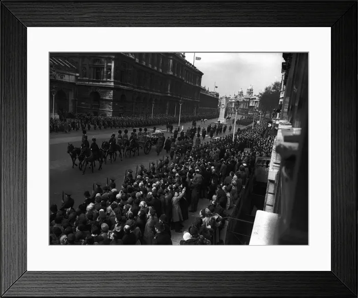 Framed Print : Queen Marys Funeral March 1953 The funeral procession passes the cenotaph Framed Print : Queen Marys Funeral March 1953 The funeral procession passes the cenotaph