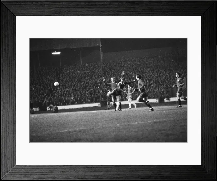 Framed Print : Chelsea v Wigan Athletic FA Cup match at Stamford Bridge January 1980 Framed Print : Chelsea v Wigan Athletic FA Cup match at Stamford Bridge January 1980
