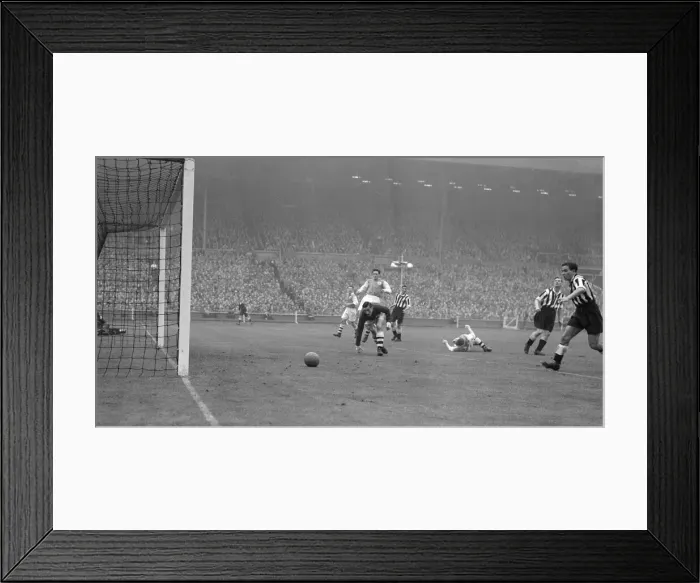 Framed Print : 1952 FA Cup Final at Wembley Stadium. Newcastle United 1 v Arsenal 0 Framed Print : 1952 FA Cup Final at Wembley Stadium. Newcastle United 1 v Arsenal 0