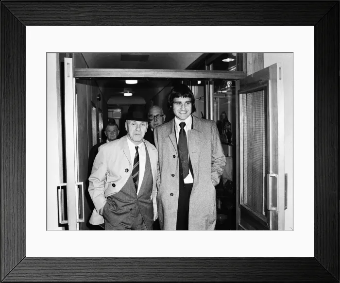Framed Print : Larry Lloyd Liverpool centre half smiles as he leaves FA Headquarters at Lancaster Gate