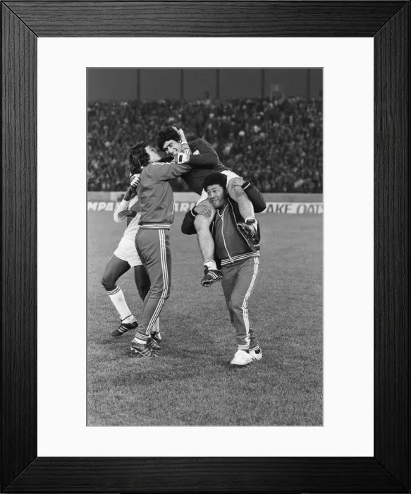 Framed Print : World Cup 1978, Argentina. Scotland 1 v. Peru 3. The Peruvian goal keeper Framed Print : World Cup 1978, Argentina. Scotland 1 v. Peru 3. The Peruvian goal keeper