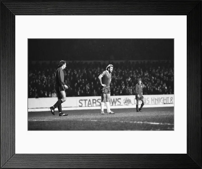 Framed Print : Chelsea v Wigan Athletic FA Cup match at Stamford Bridge January 1980 Framed Print : Chelsea v Wigan Athletic FA Cup match at Stamford Bridge January 1980
