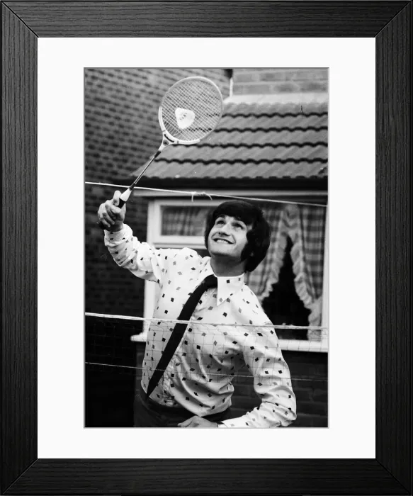 Framed Print : Larry Lloyd Liverpool central defender, pictured playing badminton at his home in Formby Framed Print : Larry Lloyd Liverpool central defender, pictured playing badminton at his home in Formby