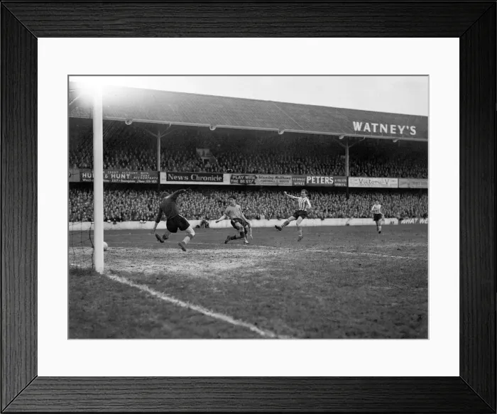 Framed Print : FA Cup fourth round. Southampton 2 v. Watford 2 at The Dell Framed Print : FA Cup fourth round. Southampton 2 v. Watford 2 at The Dell