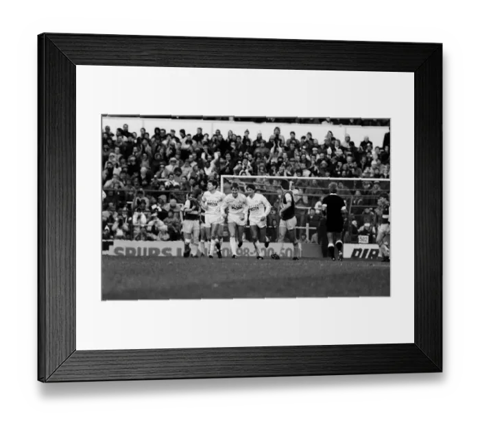 Framed Print : Tottenham Hotspur v Scunthorpe United FA Cup match at White Hart Lane January 1987