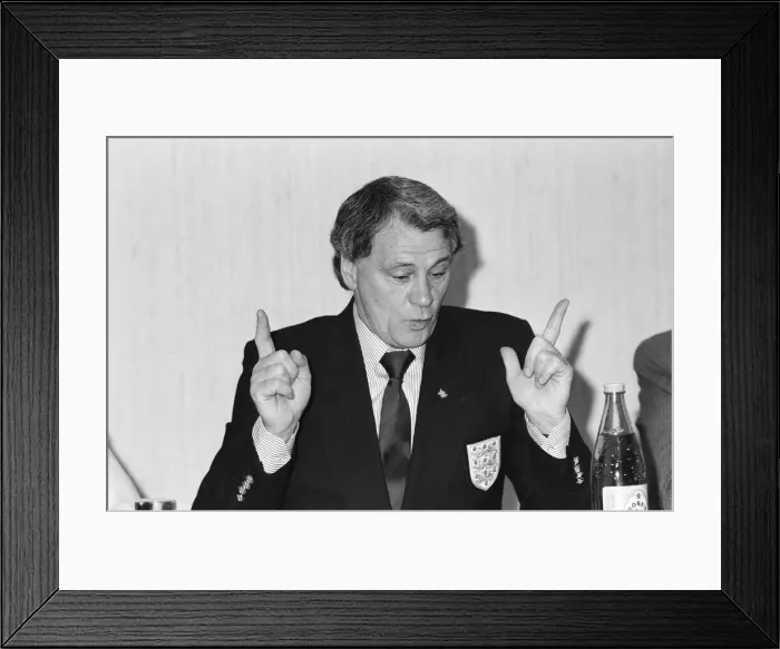 Framed Print : England manager Bobby Robson speaks during an England press conference Framed Print : England manager Bobby Robson speaks during an England press conference