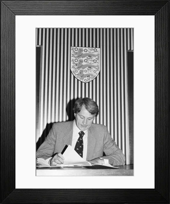 Framed Print : England manager Bobby Robson at a press conference before his team Framed Print : England manager Bobby Robson at a press conference before his team
