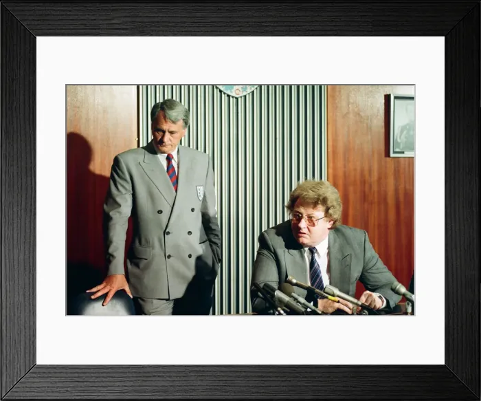 Framed Print : England manager Bobby Robson with FA Chief Executive Graham Kelly (right