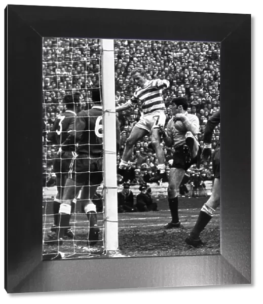 FA Scottish Cup Final. 11th April 1970. Aberdeen keeper Bobby