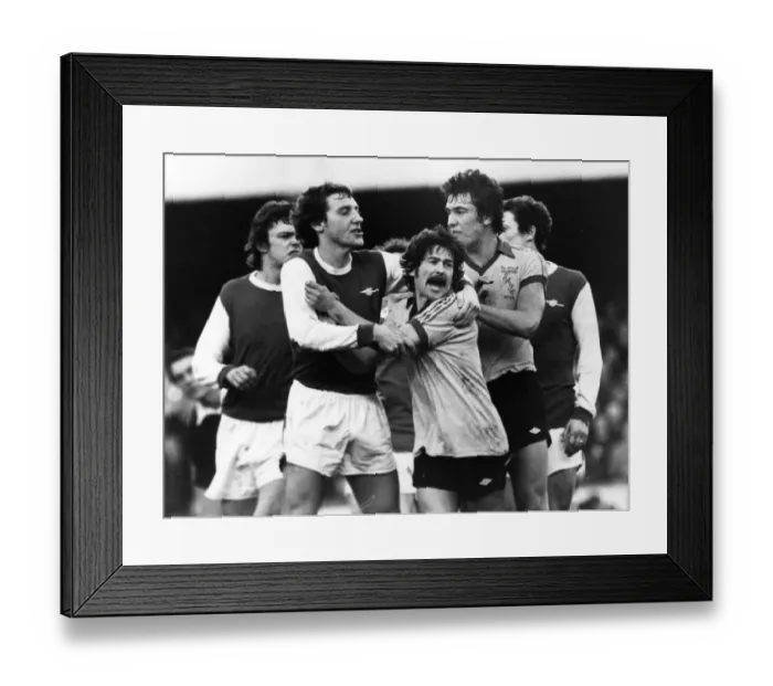 Framed Print : Arsenal v Sunderland league match at Highbury February 1977 Framed Print : Arsenal v Sunderland league match at Highbury February 1977