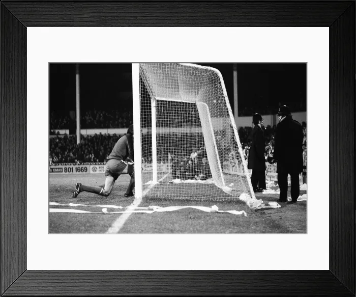 Framed Print : Tottenham Hotspur v Doncaster Rovers league cup quarter final match at White Hart Lane Framed Print : Tottenham Hotspur v Doncaster Rovers league cup quarter final match at White Hart Lane